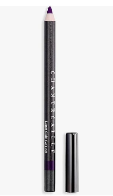 LIP DEFINER is the indispensable lip pencil for creating a perfect long-lasting mouth
